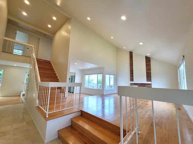 1093 Jamaica St — Photo 2