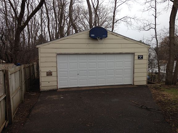 3rd image of 1231 Barclay St