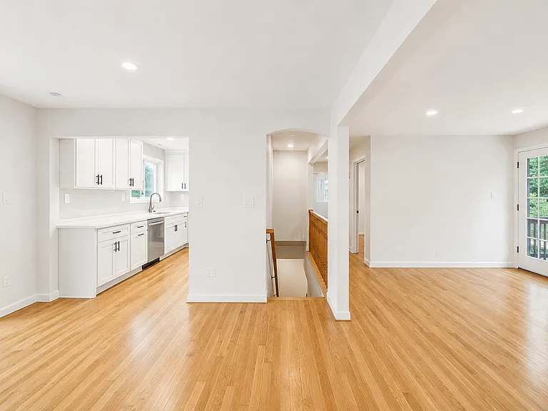 2933 Arizona Ave NW — Photo 6
