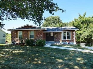 425 Westglen Village Dr, Ballwin, MO