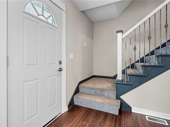 4th image of 4611 NE Briarwood Dr