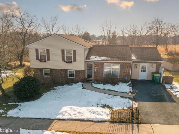 111 Laurel Dr, Enola, PA 17025