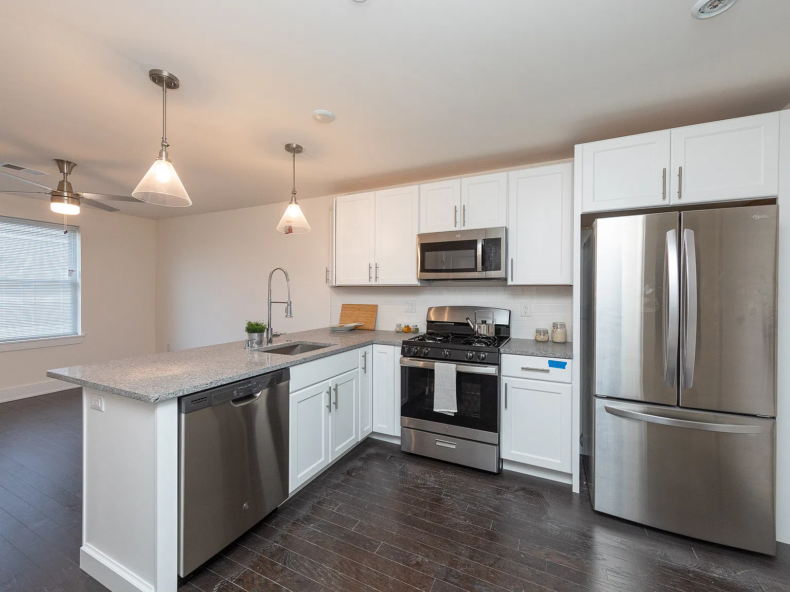 2435 N Front St — Photo 2