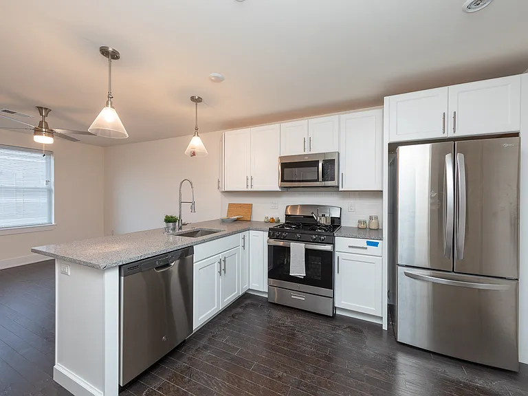 2445 N Front St #3 — Photo 5