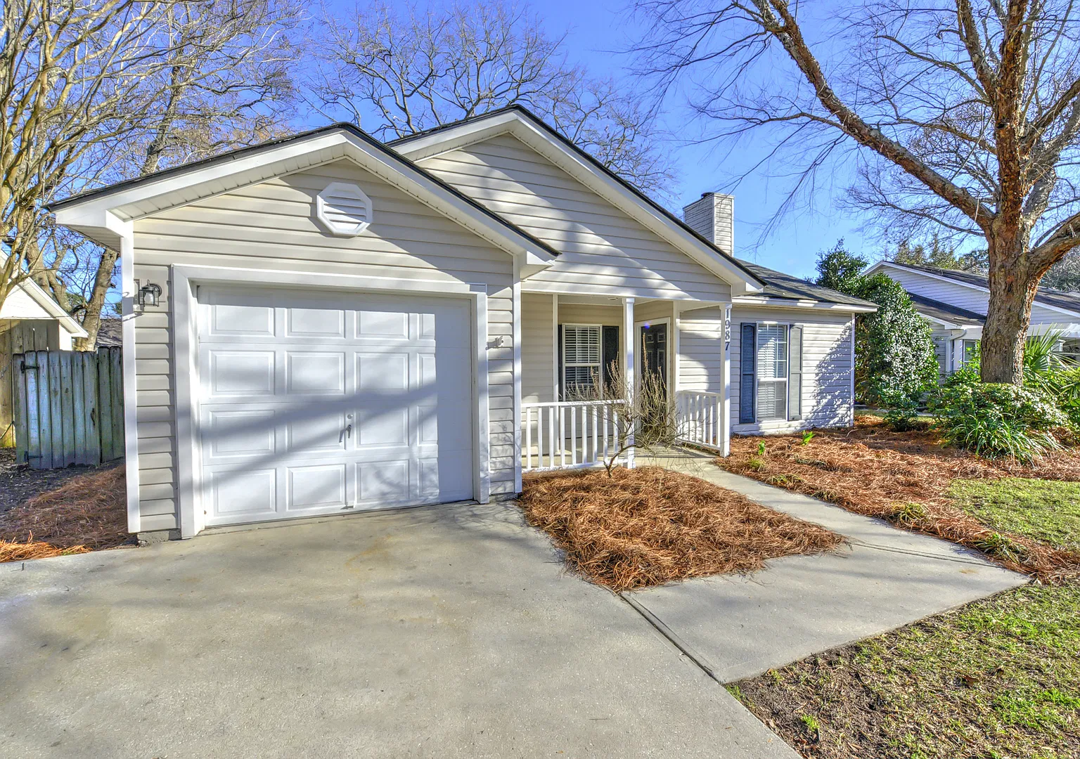 Gorgeous 3 BR, 2 BA , 1 Car Garage Home Off Isle of Palm Connector, Mt Pleasant — Photo 4