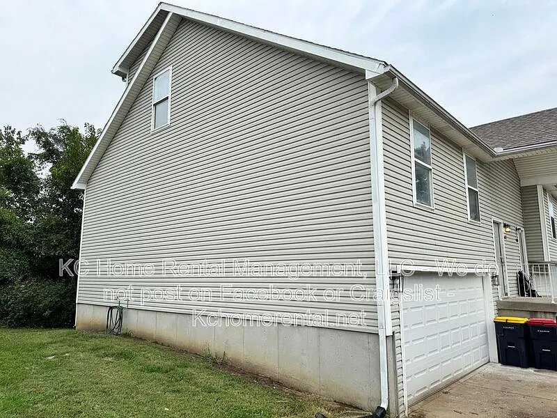 3 bed, 2.0 bath, $1,395 — Photo 2
