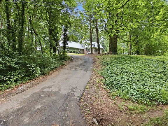 5th image of 147 Ridgeway Cir