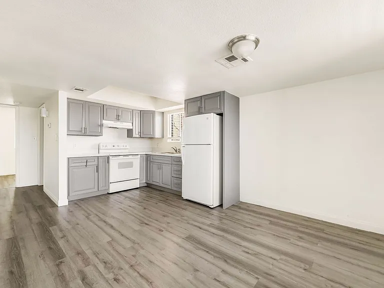 5303 Del Gado Dr — Photo 5