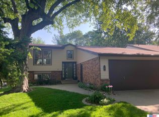 7100 Shamrock Rd, Lincoln, NE 68506
