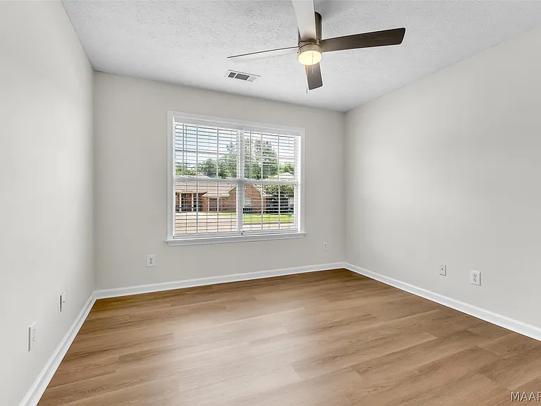 3925 Claiborne Cir — Photo 11