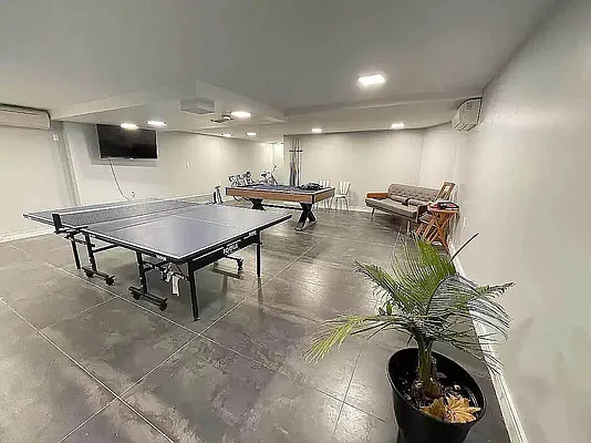 Rented by Tapiro Realty | media 13