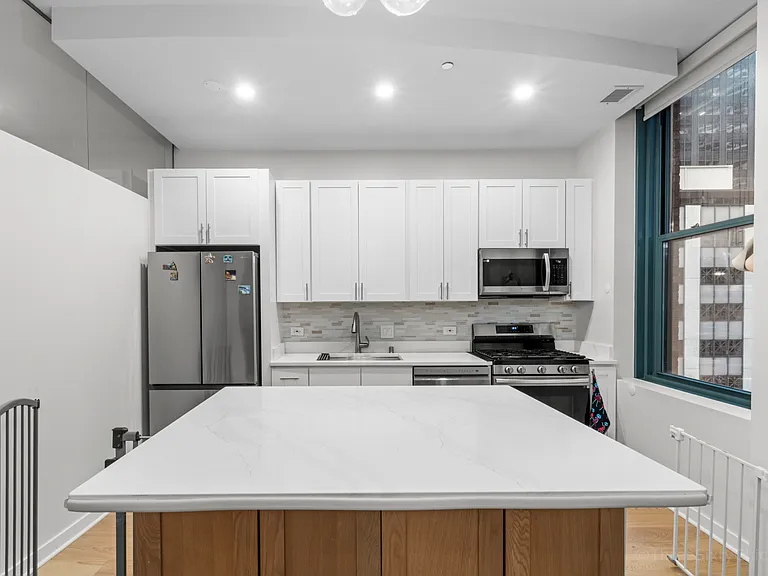 208 W Washington St #912 — Photo 6