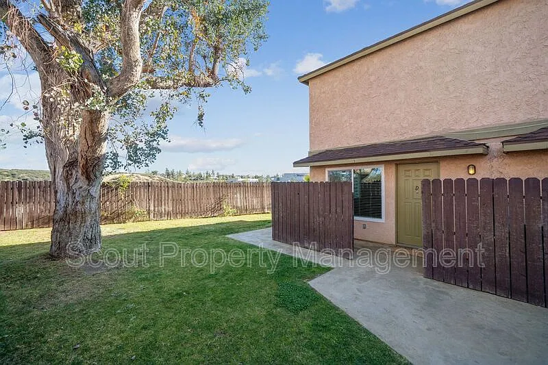2 bed, 1.5 bath, 910 sqft, $1,950 — Photo 2
