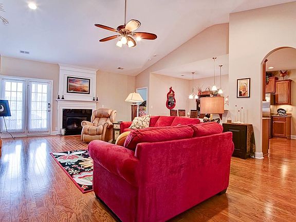 3rd image of 163 Summerlight Dr