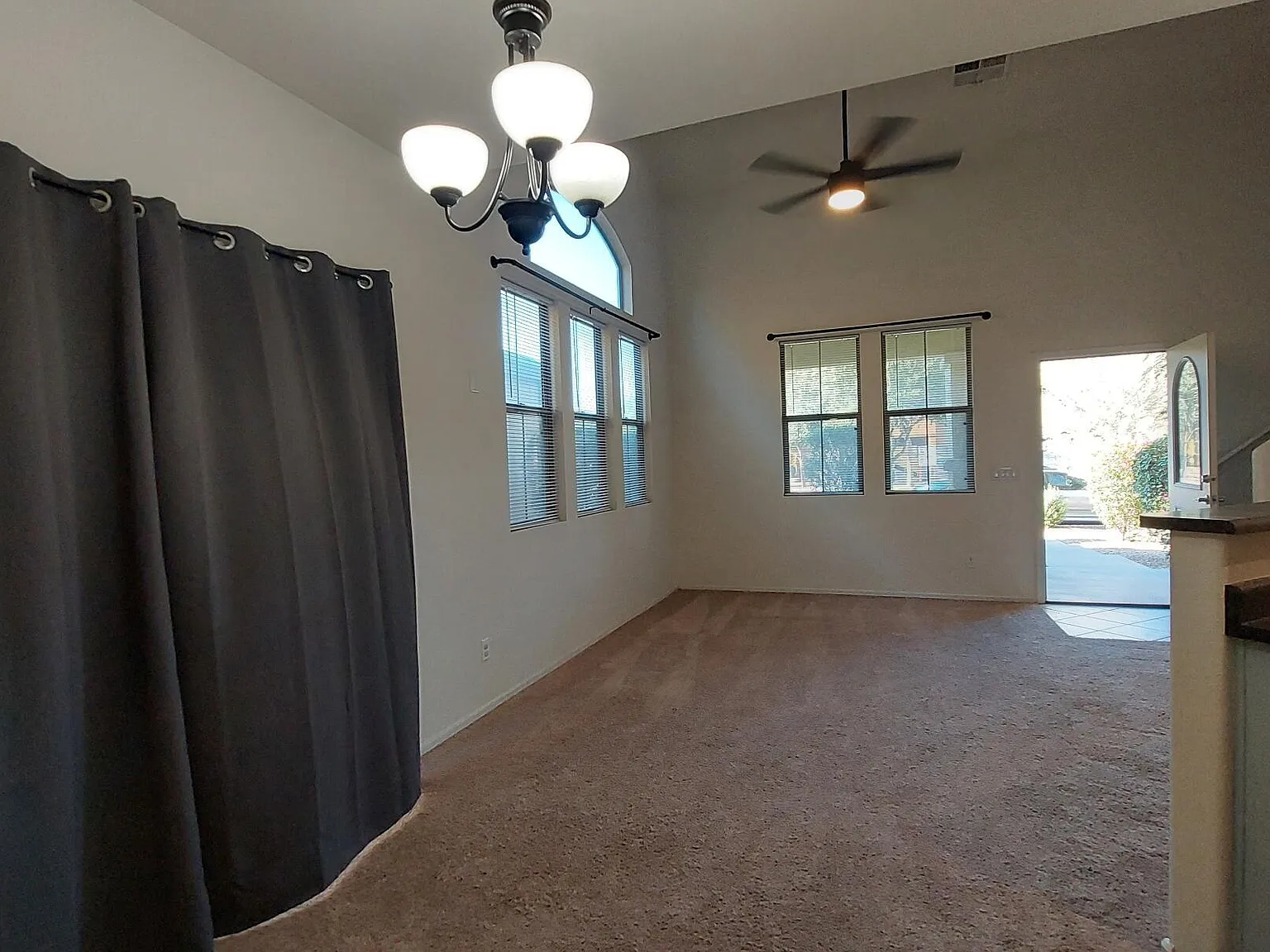 3 bed, 2.5 bath, 1201 sqft, $2,100 — Photo 4