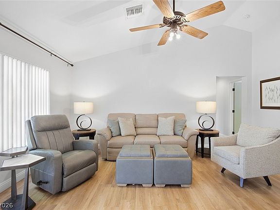 3rd image of 2529 Highvale Dr