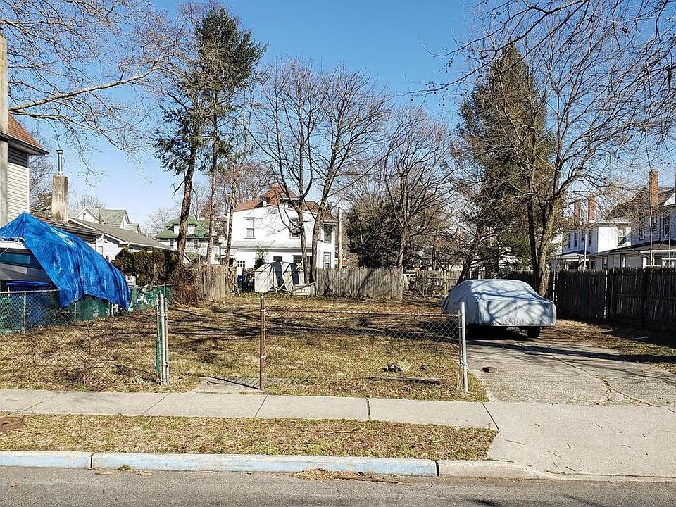 2nd image of 320 Washington St