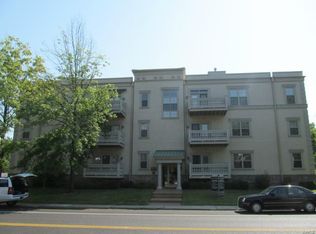 900 N McKnight Rd APT 1C, Saint Louis, MO 63132