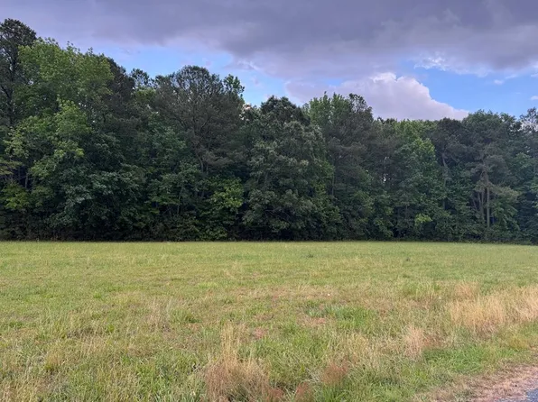 31 Miles Rd, New Church, VA 23415