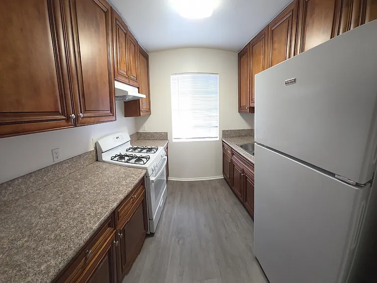 1586 Yosemite Dr #301 — Photo 5