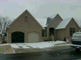 23 Greenery Ln, Delhi Township, OH 45238