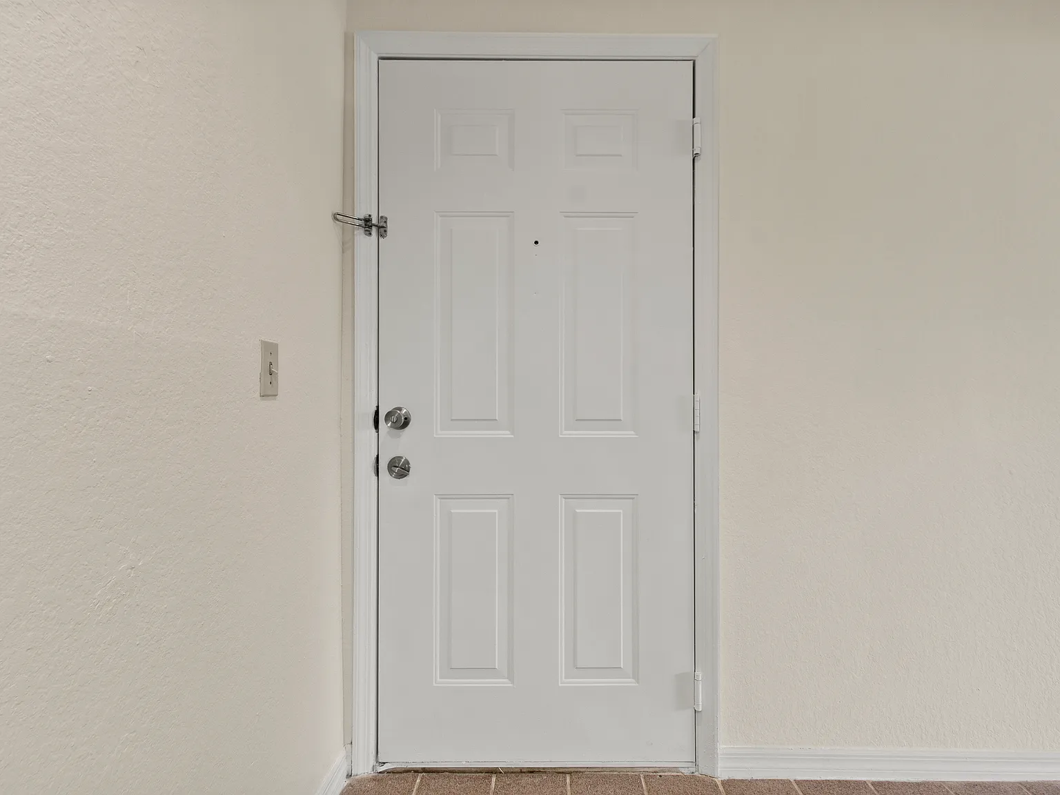 2 bed, 1080 sqft, $1,700 — Photo 4