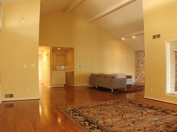 2nd image of 209 Olive St