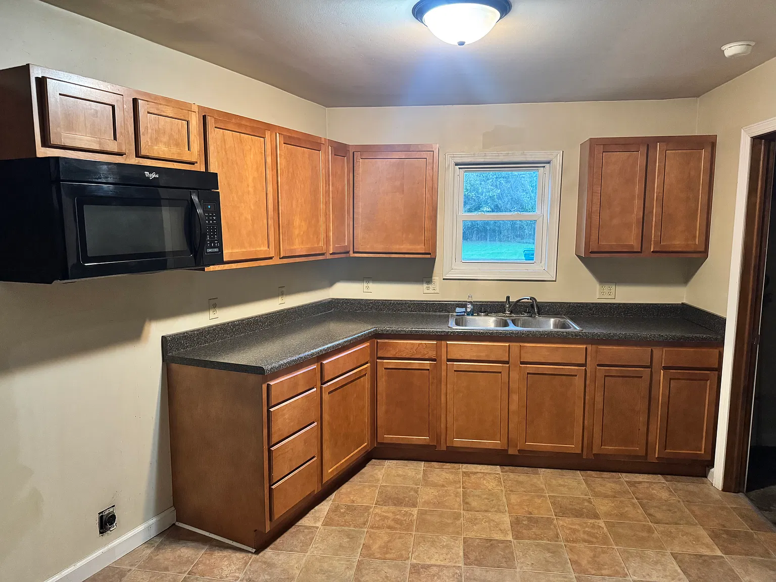 3 bed, 1368 sqft, $1,350 — Photo 4
