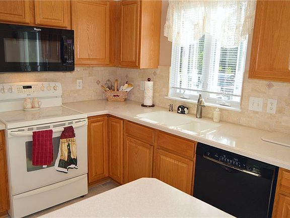 3rd image of 87 Derrick Dr