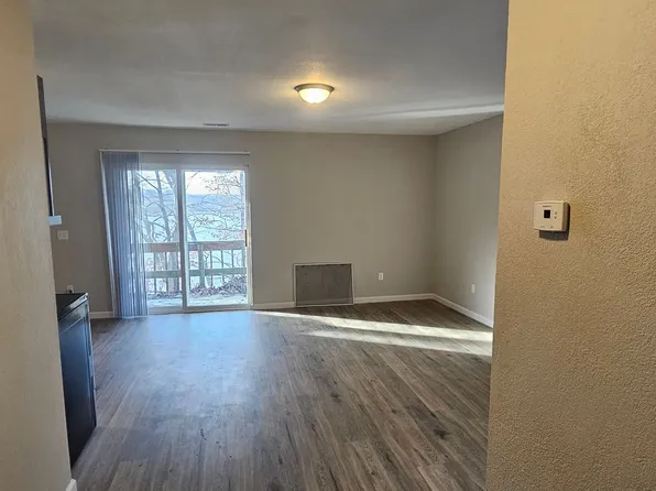 316 Scarsdale Cir #2B, Lake Ozark, MO 65049