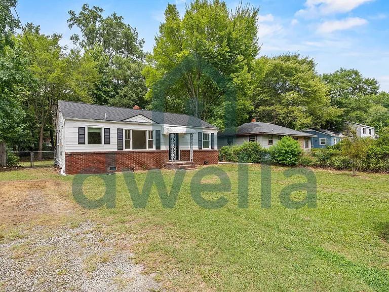 451 Loring Dr — Photo 3