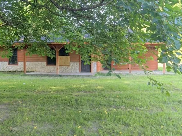 150 E Third St, Groveton, TX 75845