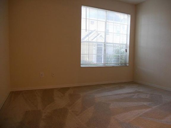 5th image of 13703 N Richmond Park Dr #3301