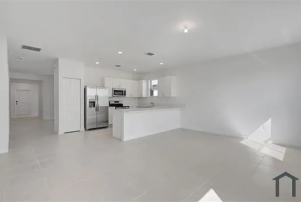 2811 SE 23rd Ter #2811 — Photo 13