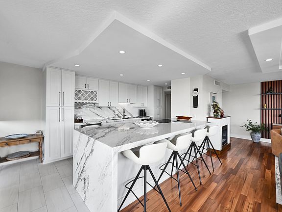 5th image of 800 Jeffery Street #411