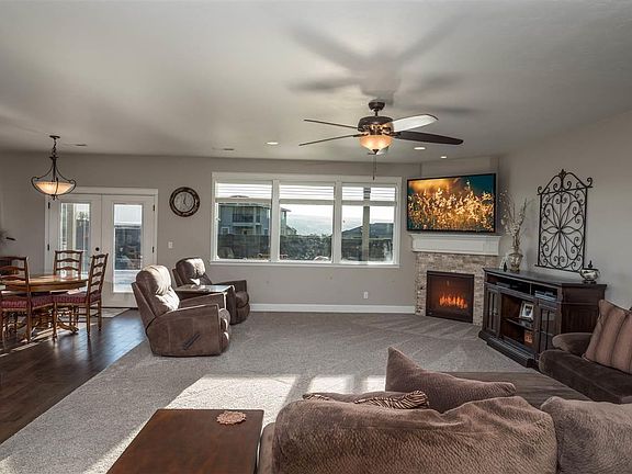 3rd image of 1002 S Coulee Vista Dr