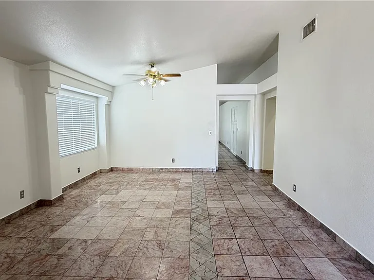 4371 Silver Bay St — Photo 3