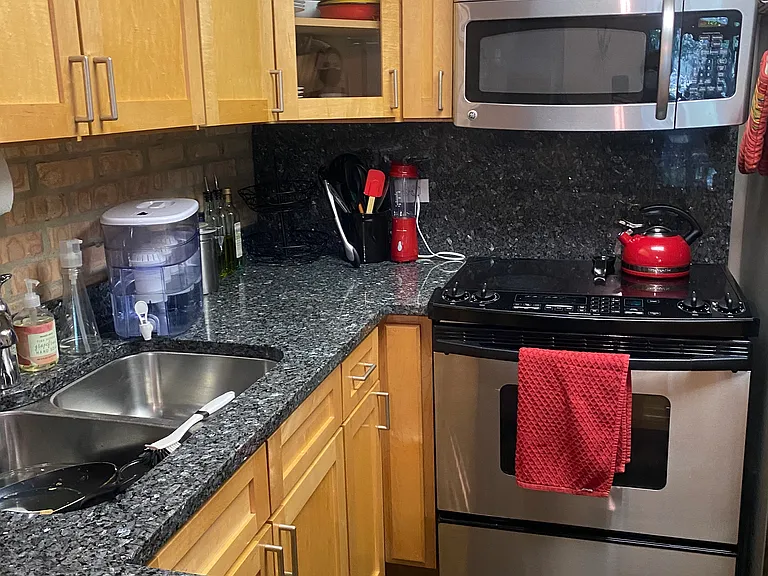 2828 N Burling St #405 — Photo 5