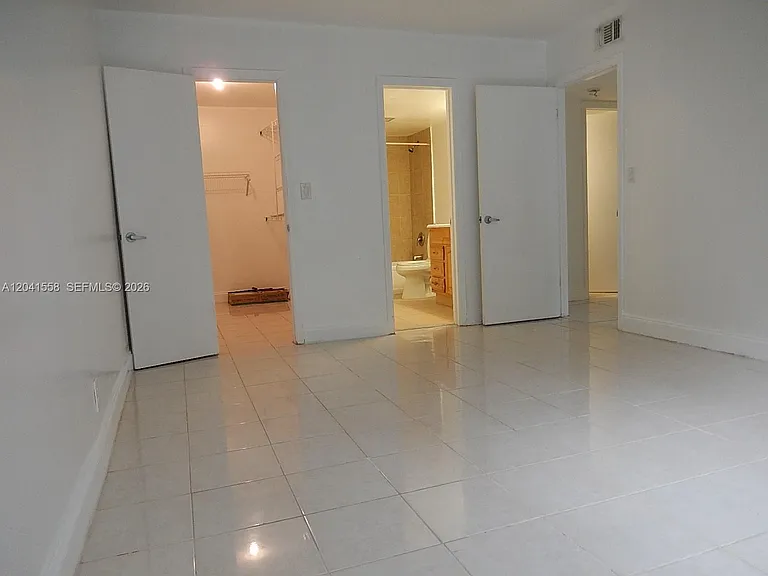 3101 Oakland Shores Dr #H105 — Photo 5
