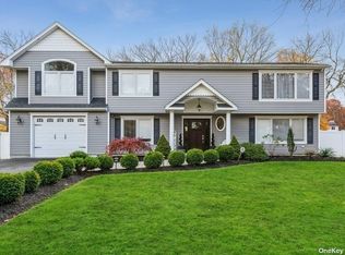 214 Beaver Dam Rd, Islip, NY 11751