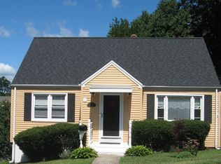 828 Ruth St, Bridgeport, CT 06606