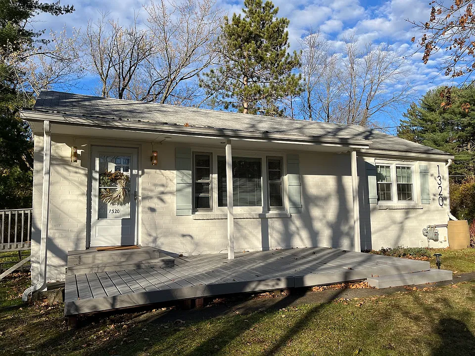 1320 Hanshaw Rd