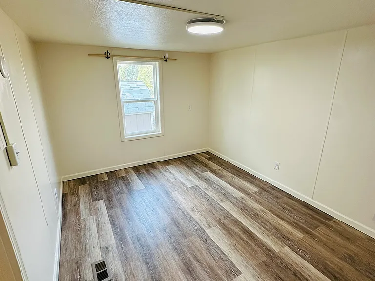 121 Coleman Ln — Photo 3