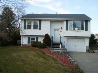 83 Chiswick Rd, Warwick, RI 02889