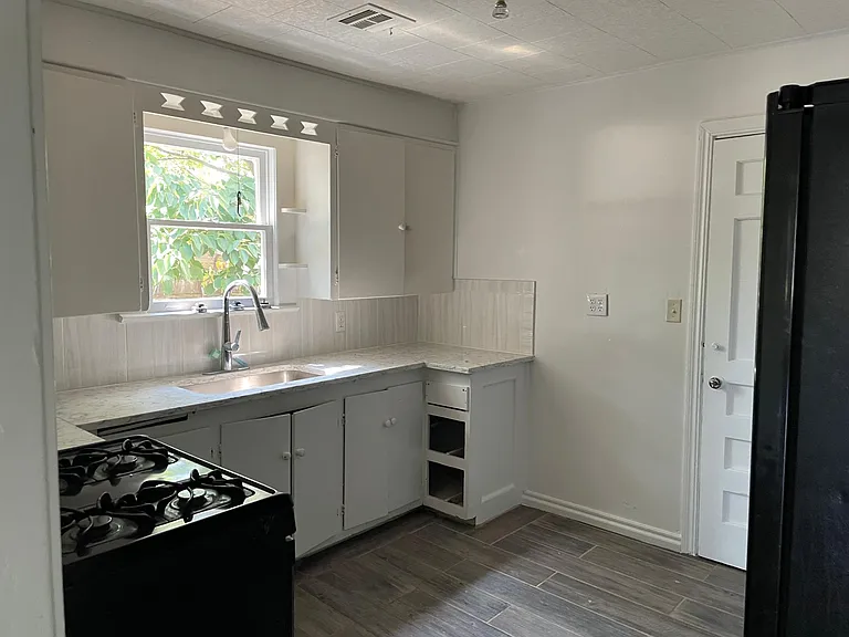 615 NW 94th St — Photo 4