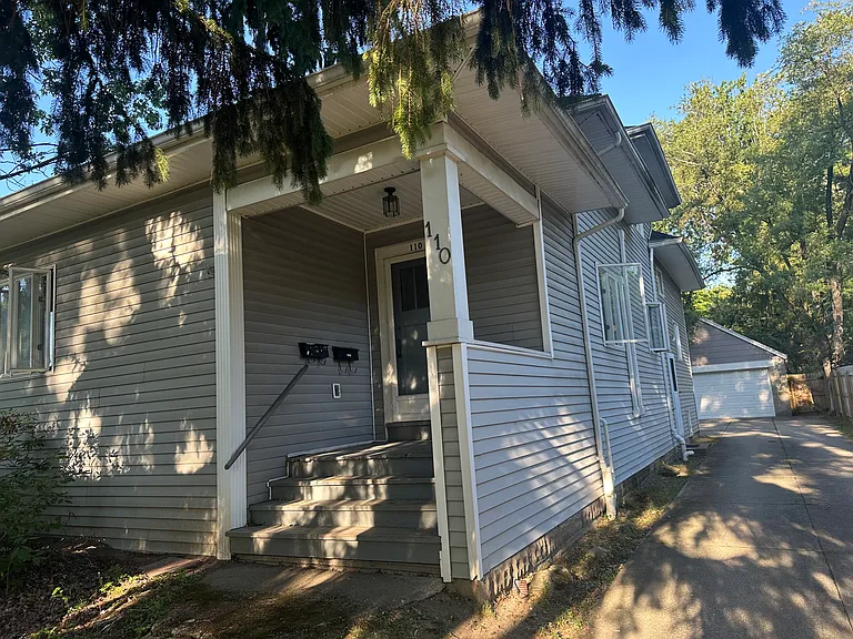 110 Chateau Ter — Photo 8