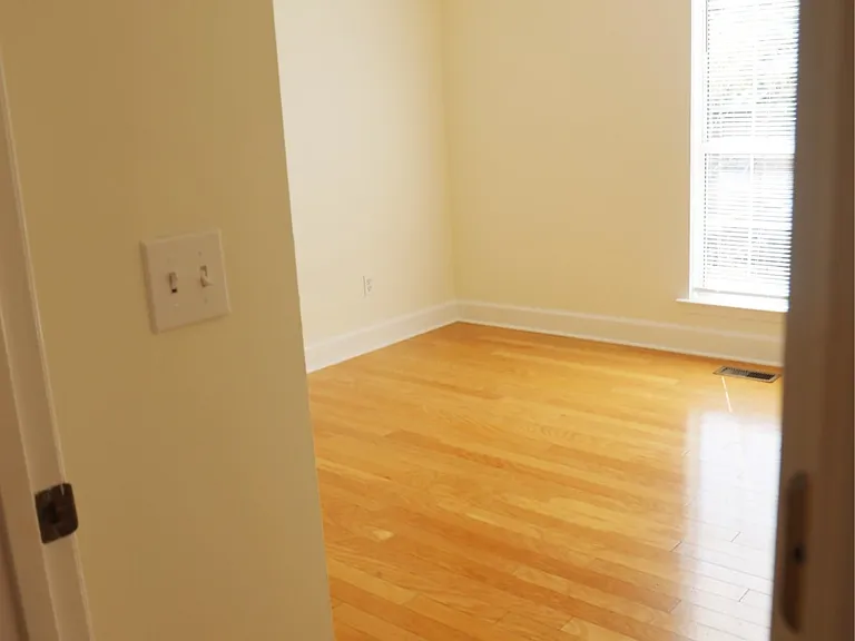 1406 Clairmonte Cir — Photo 8
