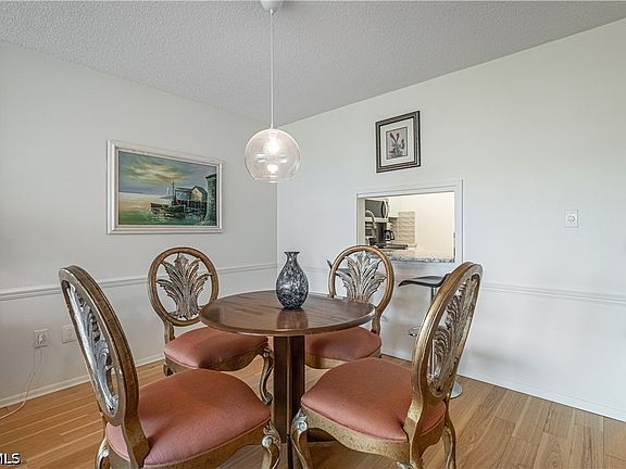 3rd image of 1828 Pine Valley Dr APT 201