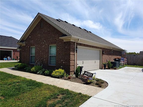 5th image of 2654 Crescent Hill Dr NE