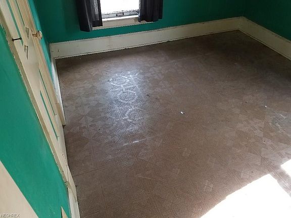 4th image of 125 Homer St